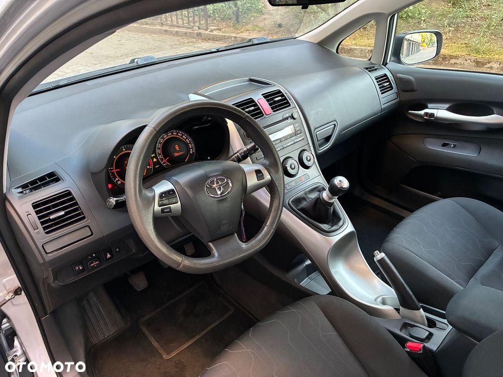 Toyota Auris 1.4 D-4D Luna - 5
