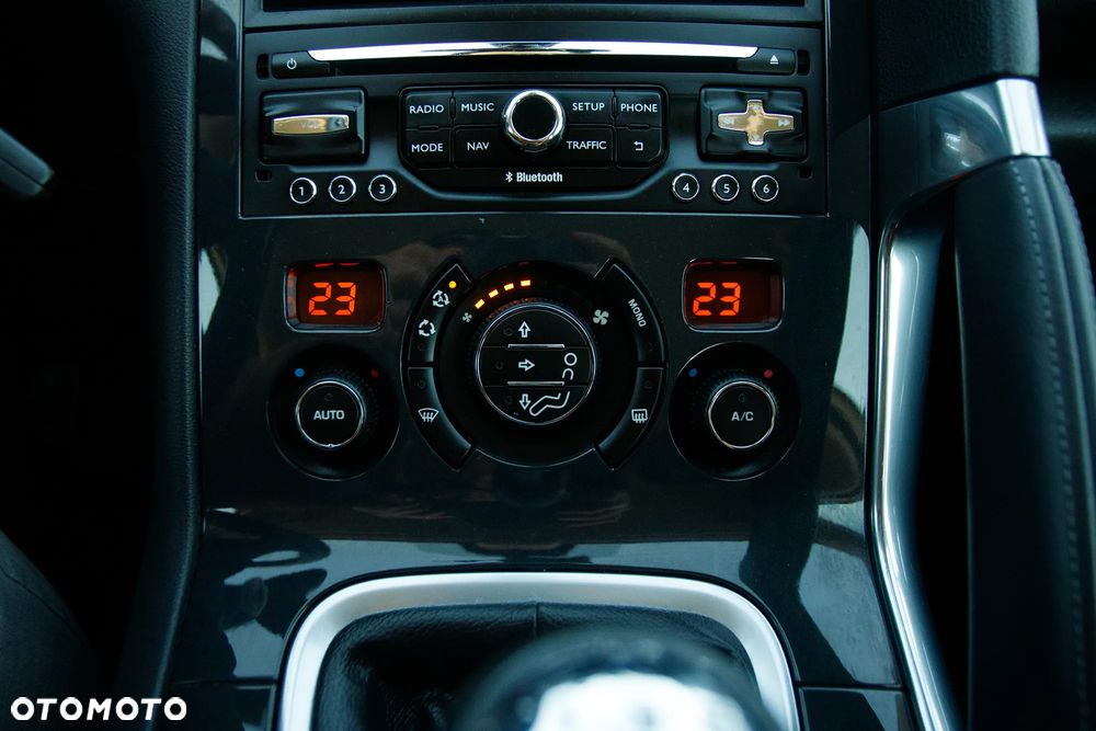 Peugeot 3008 1.6 Premium - 16