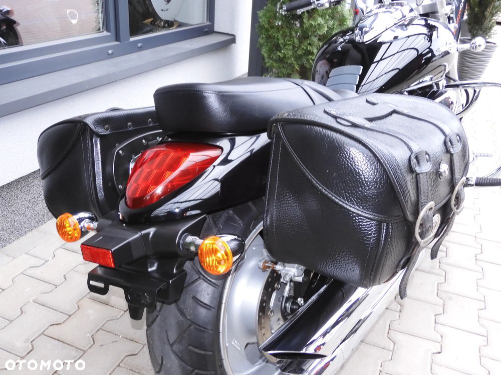 Suzuki Intruder - 17