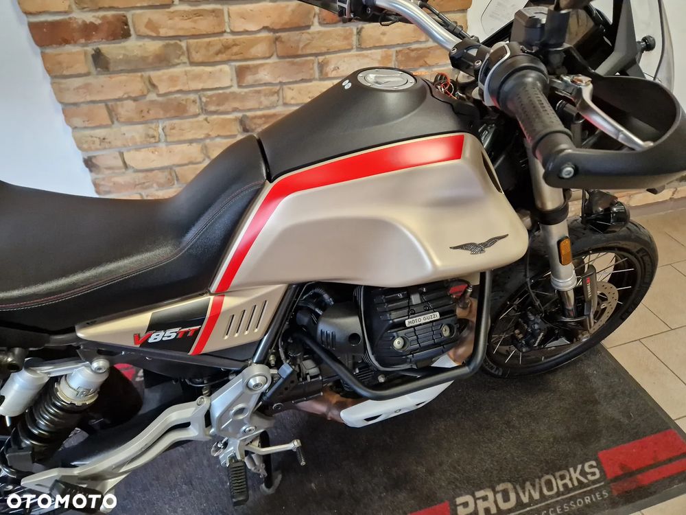 Moto Guzzi V85 - 28