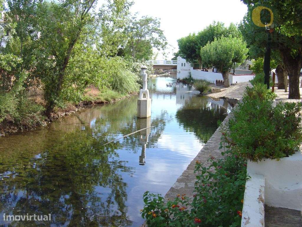 Armazém com loja e terraço em Alte - Algarve - Grande imagem: 4/9