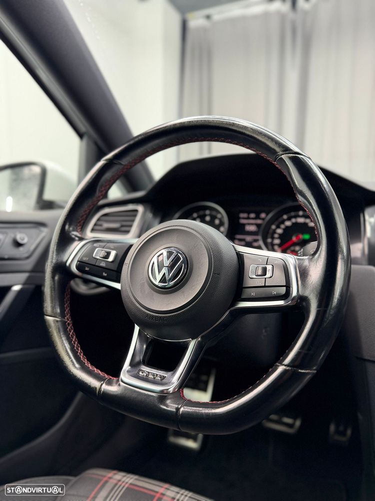 VW Golf 2.0 TSi GTi DSG - 18