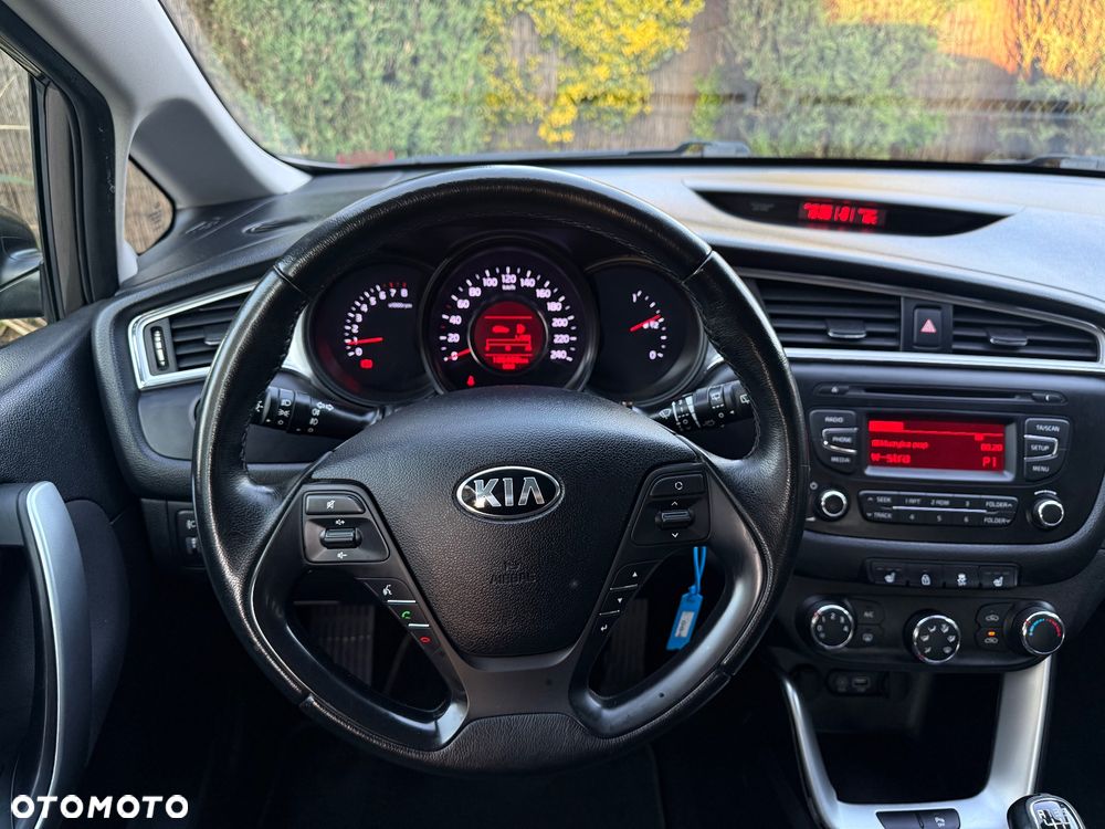 Kia Ceed 1.4 CVVT Dream Team Edition - 28