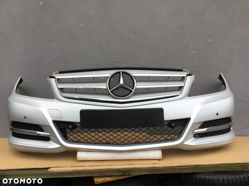 Zderzak przedni Mercedes C-klasa 204 Lift