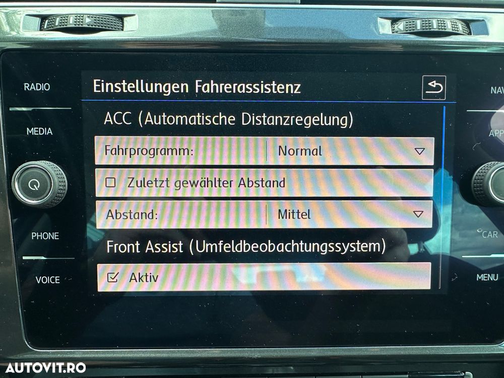 Volkswagen Golf 1.6 TDI Highline - 27
