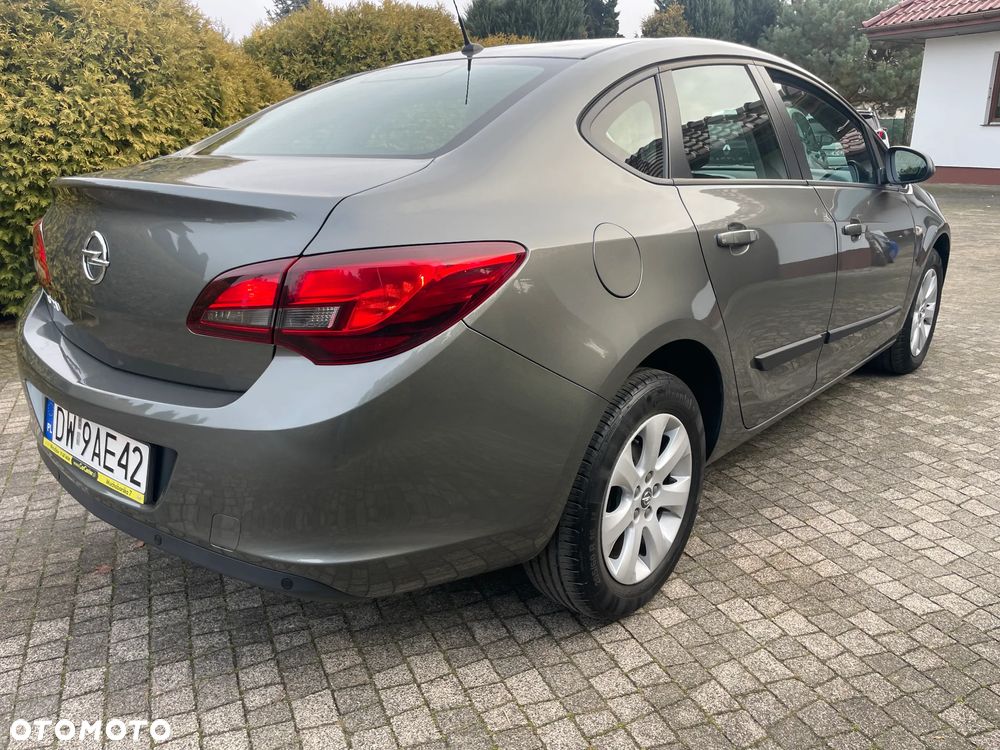 Opel Astra 1.6 Essentia EU6 - 11