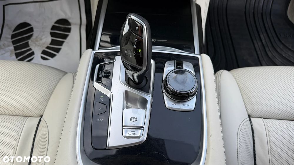 BMW Seria 7 750Li xDrive Edition Exclusive - 28