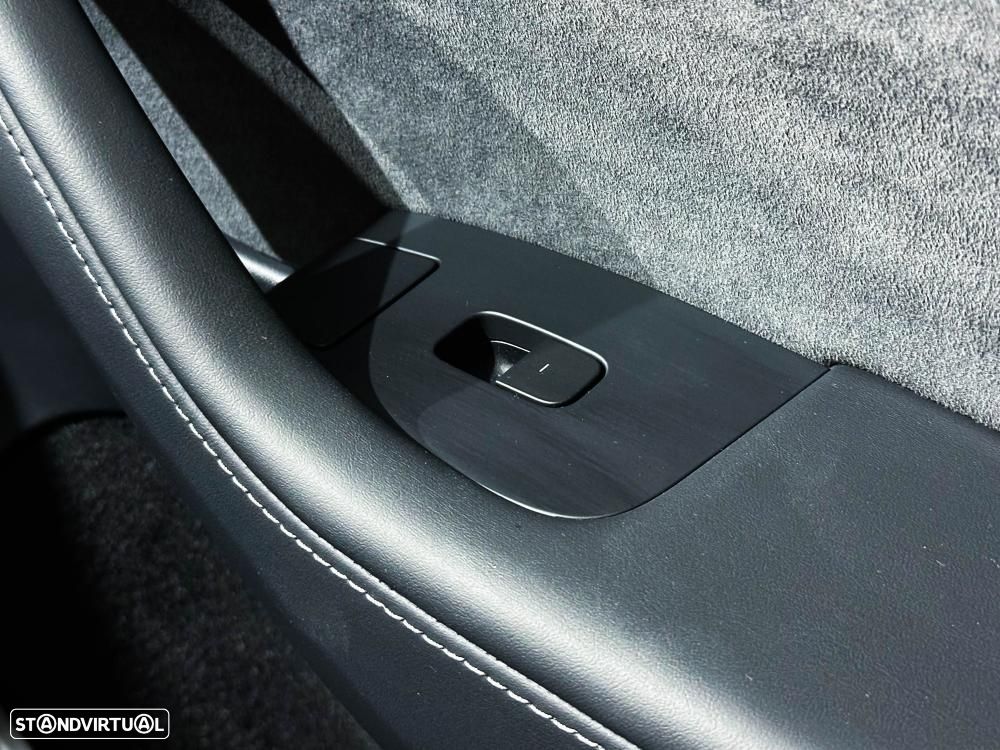 Tesla Model Y Long Range Dual Motor AWD - 35