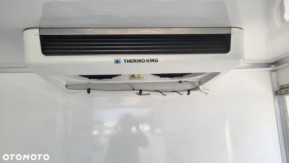 Mitsubishi Canter Fuso /Chłodnia/Mroźnia/kontener/ Izoterma/ Agregat Thermo King 450 e / Winda DHOLLANDIA 1500 KG / Mały przebieg tylko 91 tys Polski Salon ! - 38