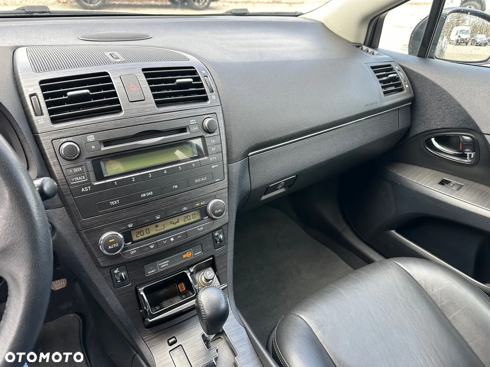 Toyota Avensis - 12