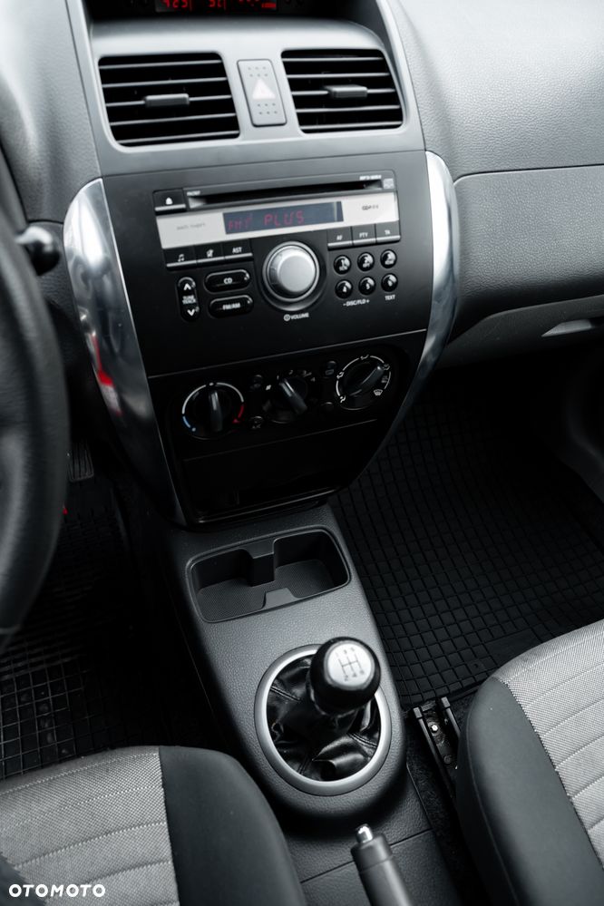 Suzuki SX4 1.6 VVT 4x4 Comfort - 32