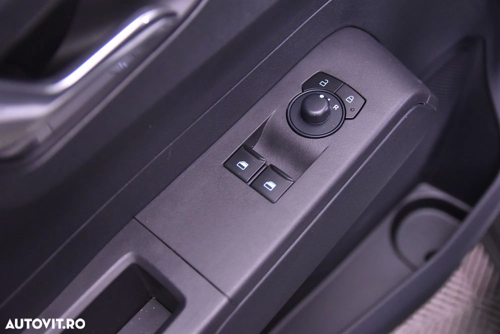 Ford Transit Courier Van - 12