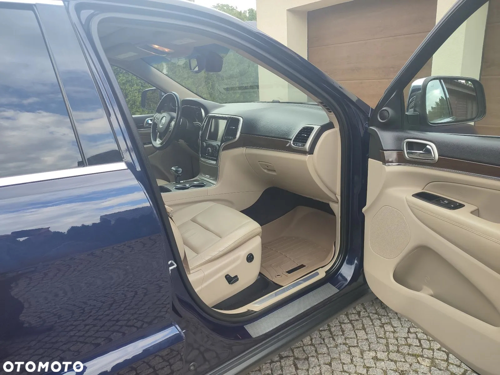 Jeep Grand Cherokee - 16