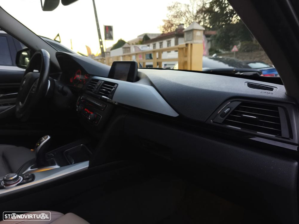 BMW 320 d Aut. Blue Performance Sport Line - 27