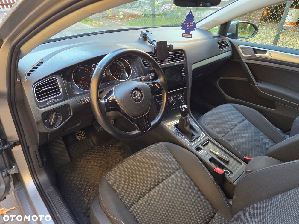 Volkswagen Golf - 6