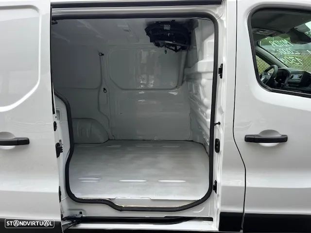 Renault TRAFIC 2.0 130cv COM FRIO - 8
