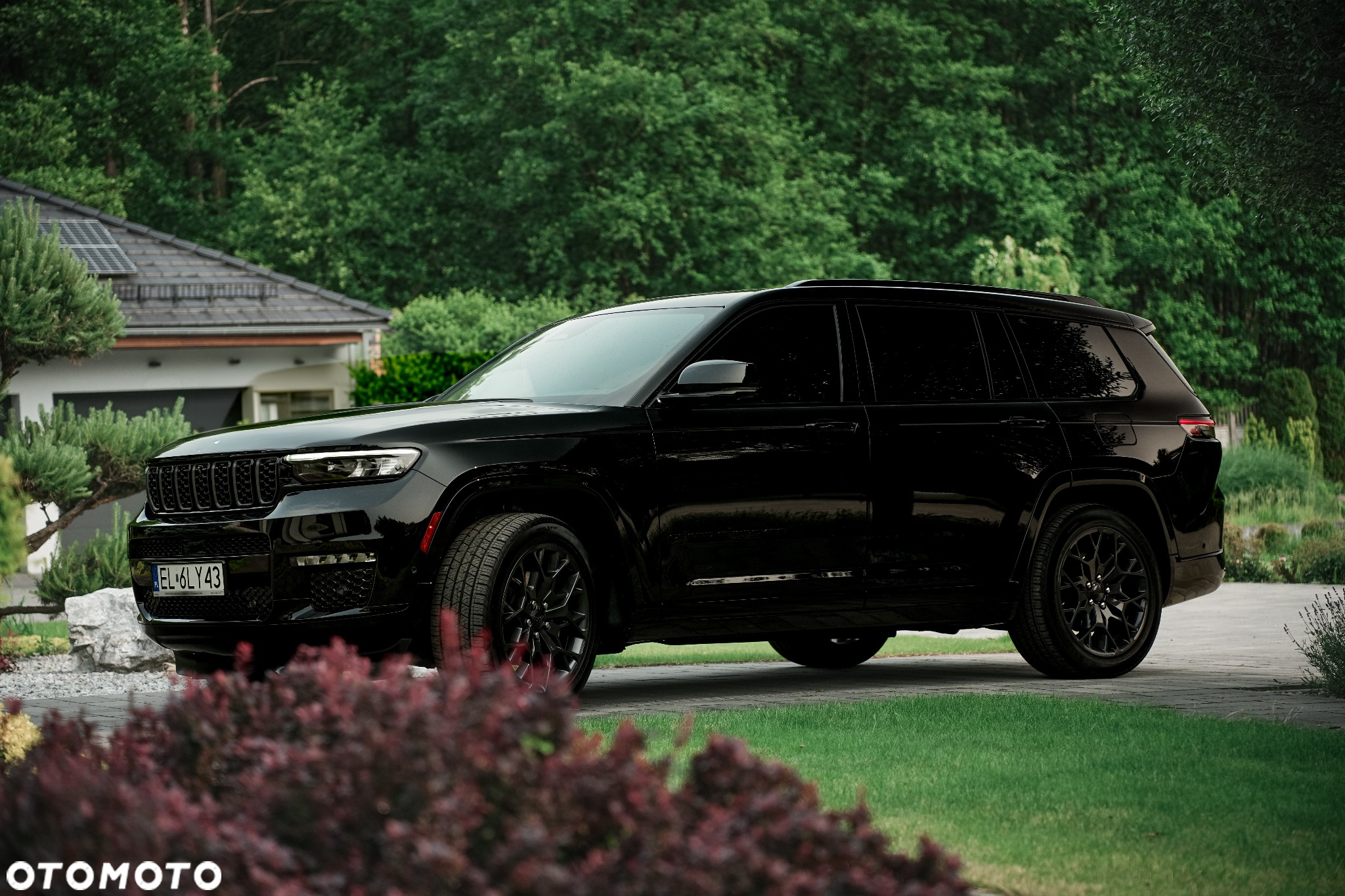 Jeep Grand Cherokee - 32