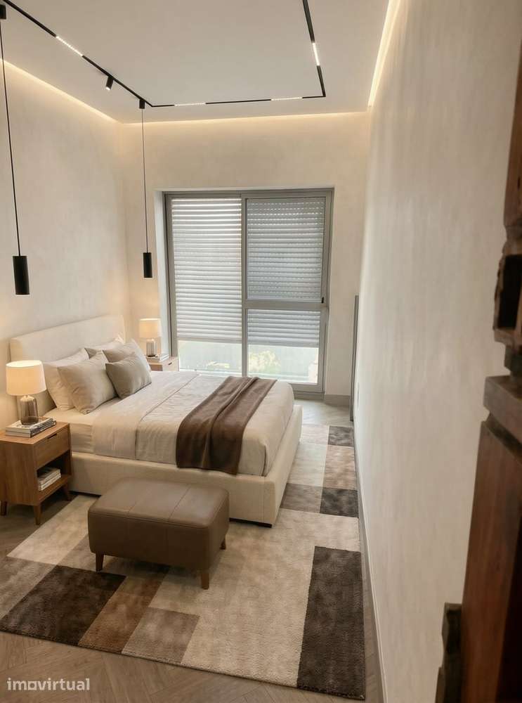 Excelente T2 na Baixa da Banheira com varanda Totalmente Remodelada - Grande imagem: 3/10