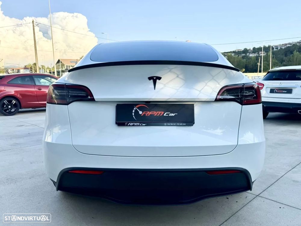 Tesla Model Y - 14