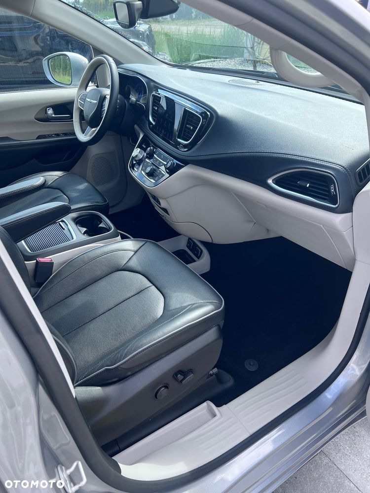 Chrysler Pacifica - 13