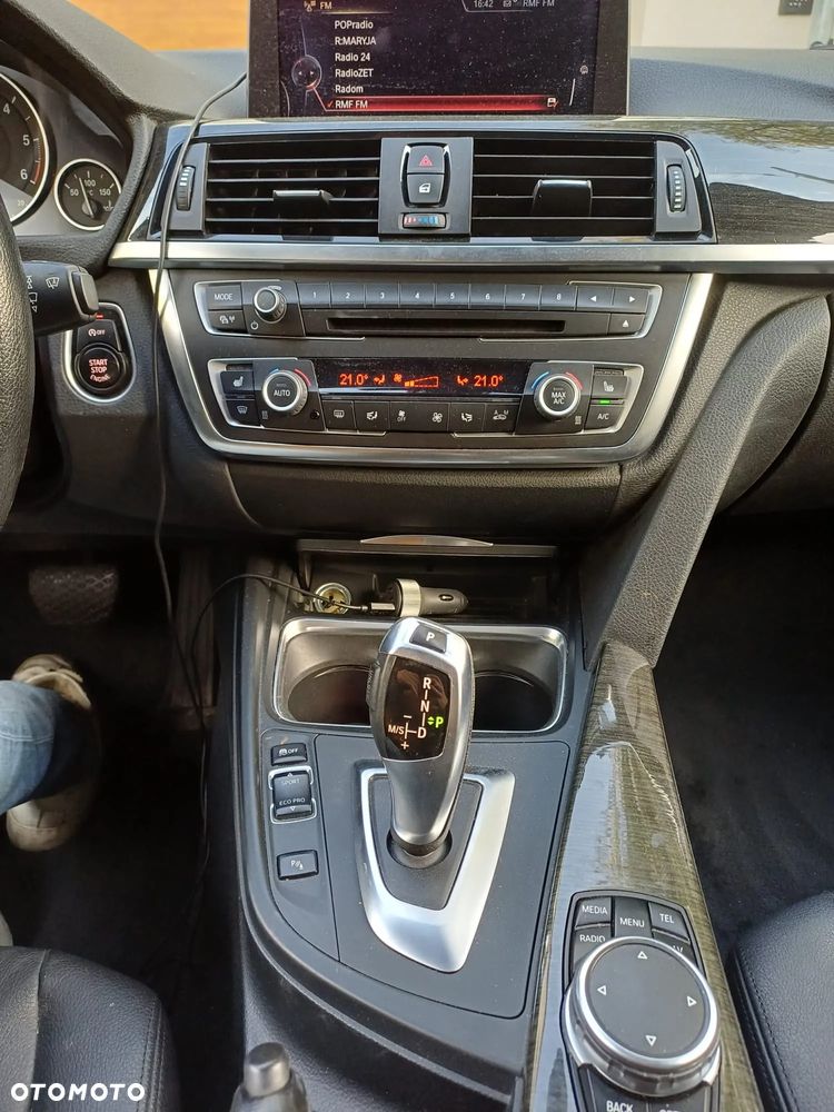 BMW Seria 3 ver-320d-efficient-dynamics-luxury-line - 13