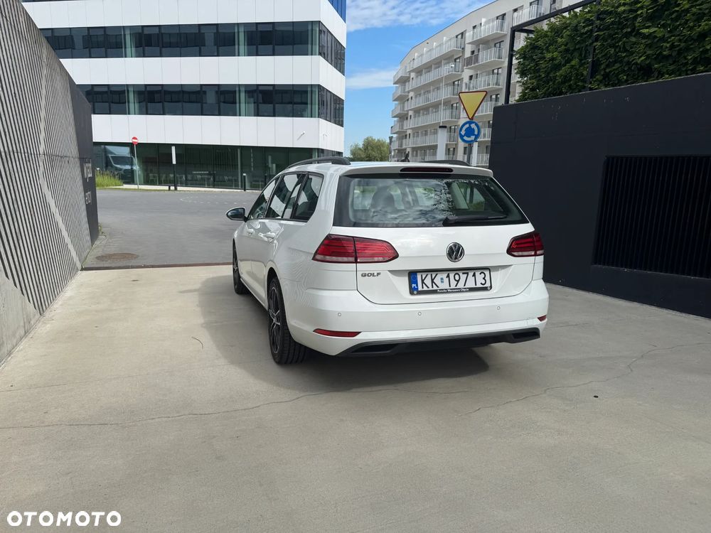Volkswagen Golf - 6