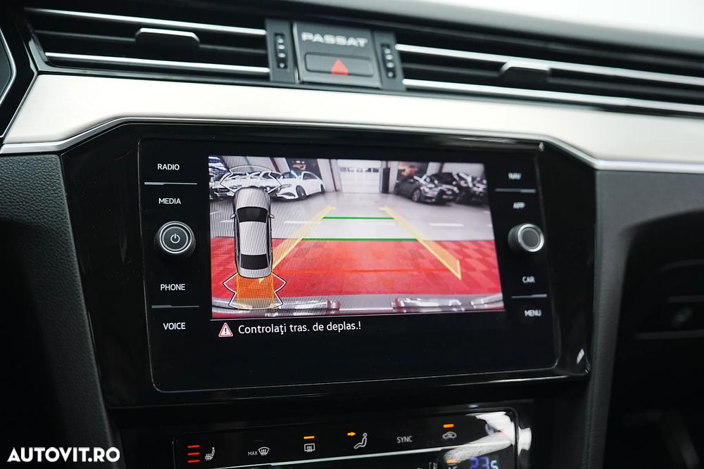 Volkswagen Passat 2.0 TDI DSG Highline - 24