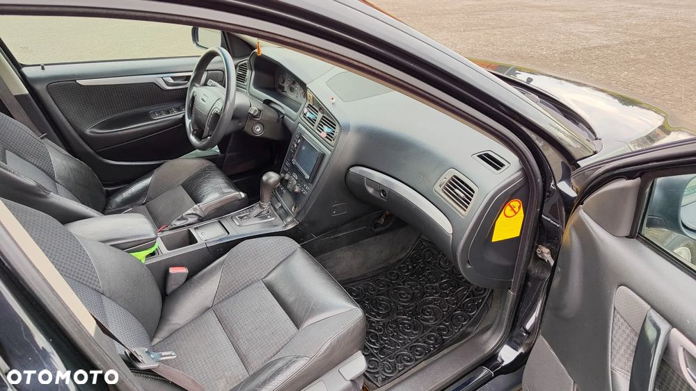 Volvo V70 2.4 Momentum - 14