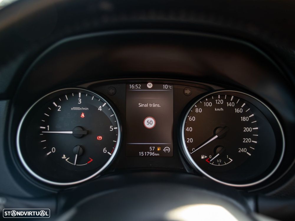 Nissan Qashqai 1.5 dCi N-Connecta J18 - 26