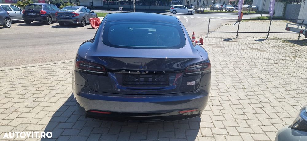 Tesla Model S - 7