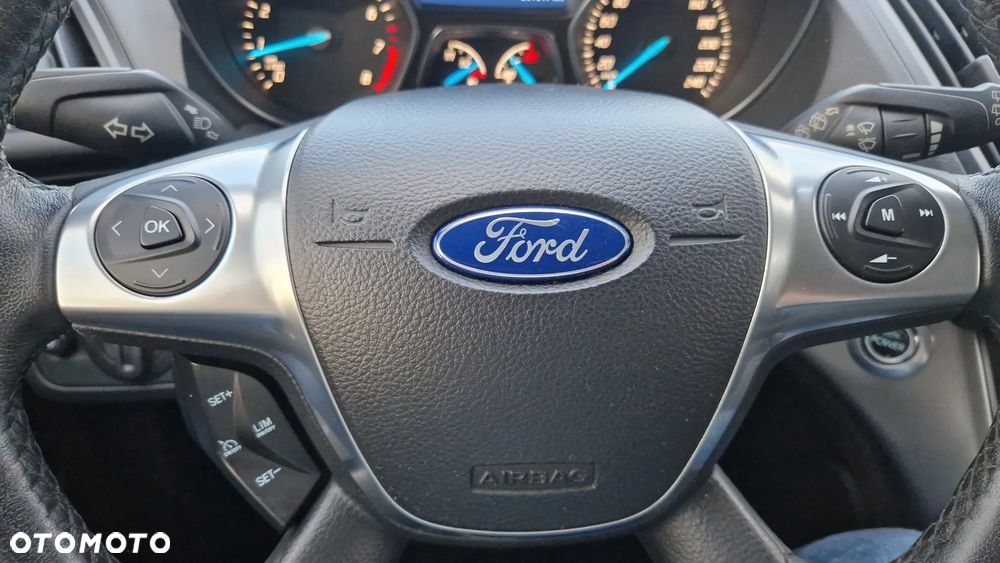 Ford Kuga 1.6 EcoBoost 2x4 Titanium - 16