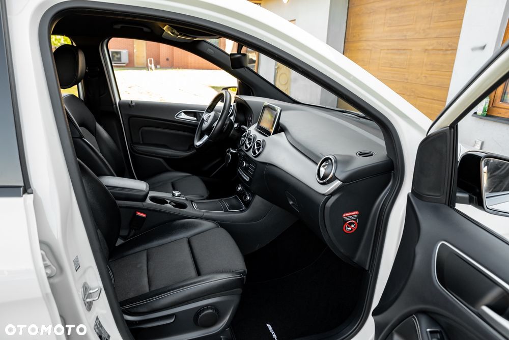 Mercedes-Benz Klasa B 200 (CDI) d 4Matic 7G-DCT AMG Line - 22