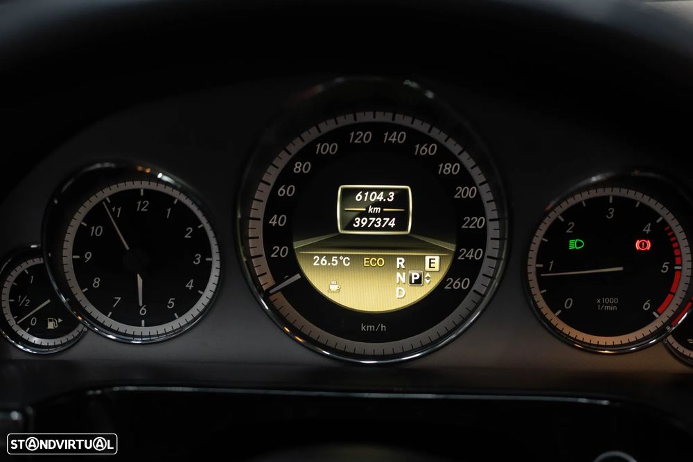 Mercedes-Benz E 220 CDI DPF BlueEFFICIENCY 7G-TRONIC Avantgarde - 17