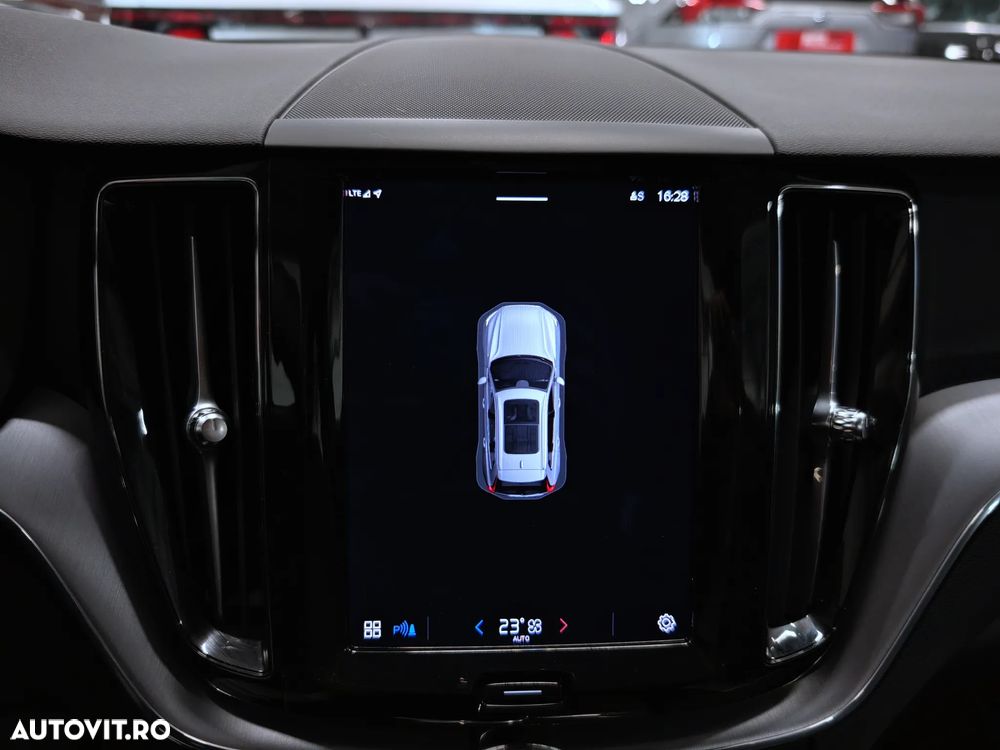 Volvo XC 60 B4 MHEV Momentum Pro - 12