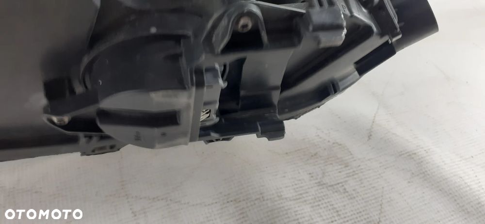 Lampa prawa Volvo S60 V60 xenon  10-113 r. - 9