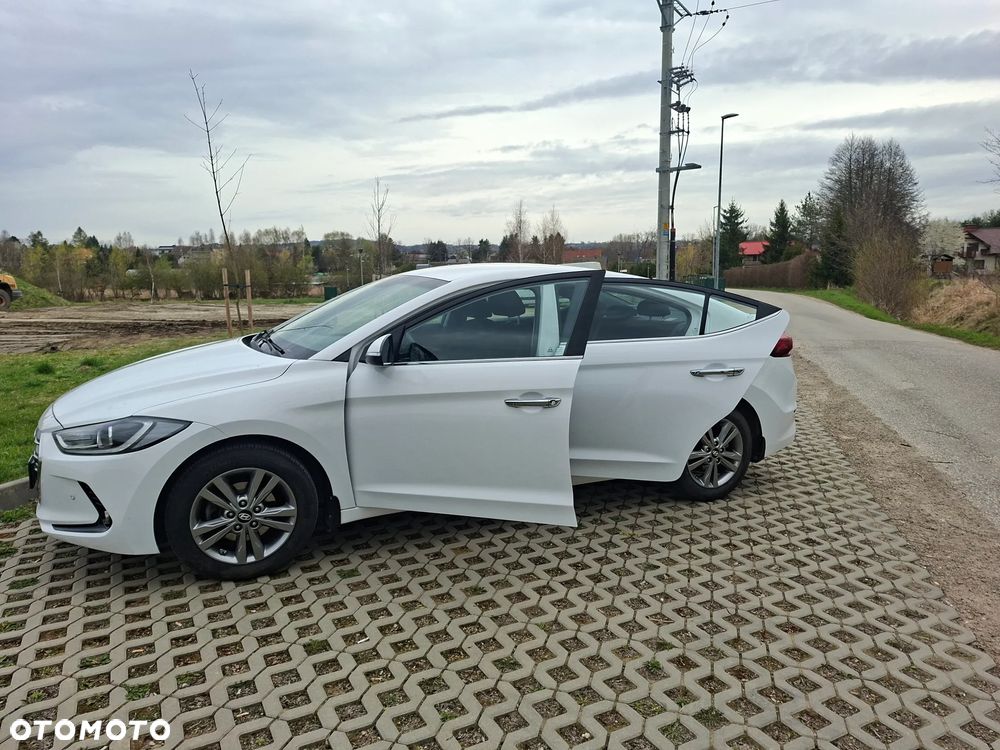 Hyundai Elantra 1.6 Comfort - 6