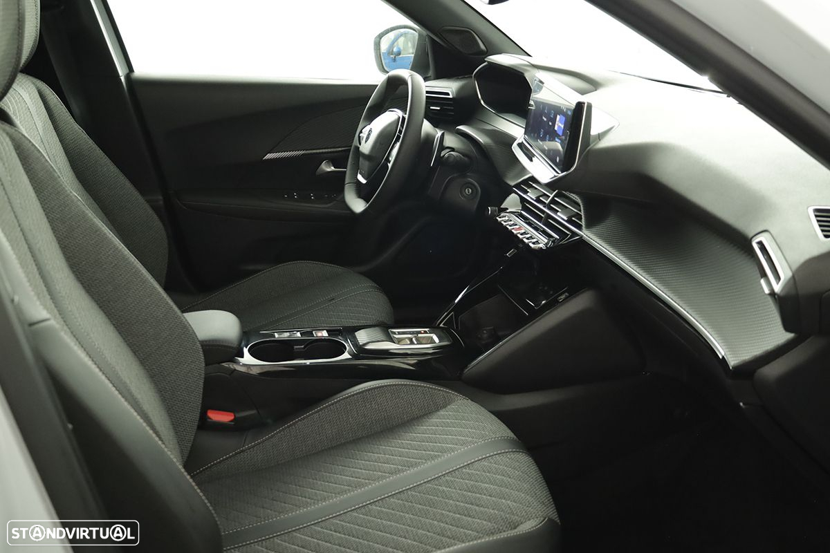 Peugeot 2008 1.2 PureTech Allure EAT8 - 22