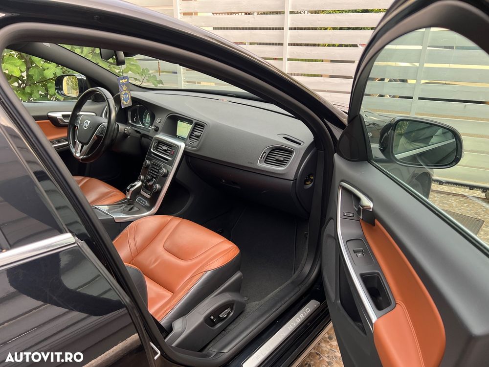 Volvo V60 D6 Plug-In-Hybrid AWD Geartronic Summum - 13