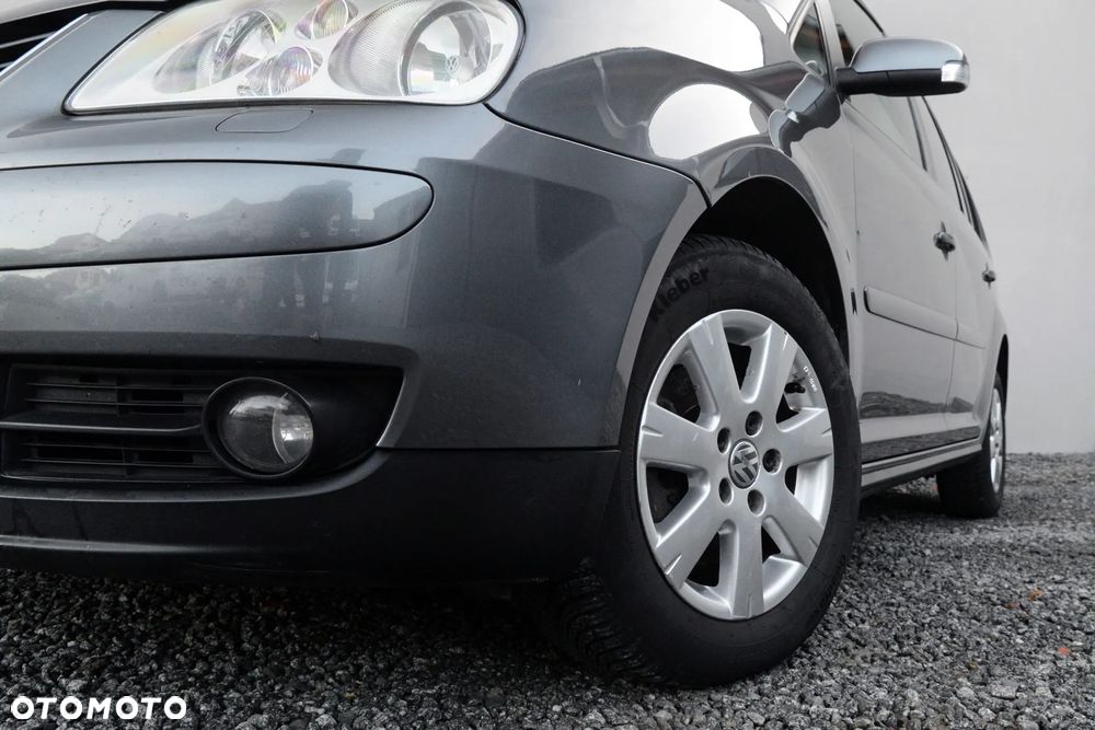 Volkswagen Touran 2.0 TDI Trendline DSG - 17