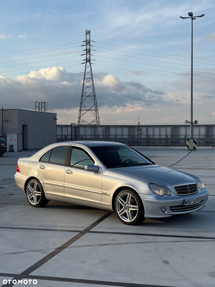 Mercedes-Benz Klasa C 180 T Kompressor Classic Sport Edition - 3