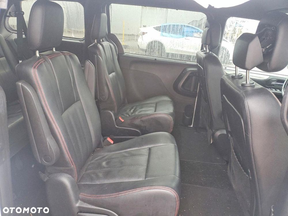 Dodge Grand Caravan - 12
