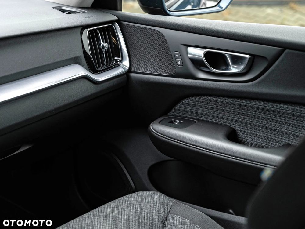 Volvo V60 B3 B Essential - 29