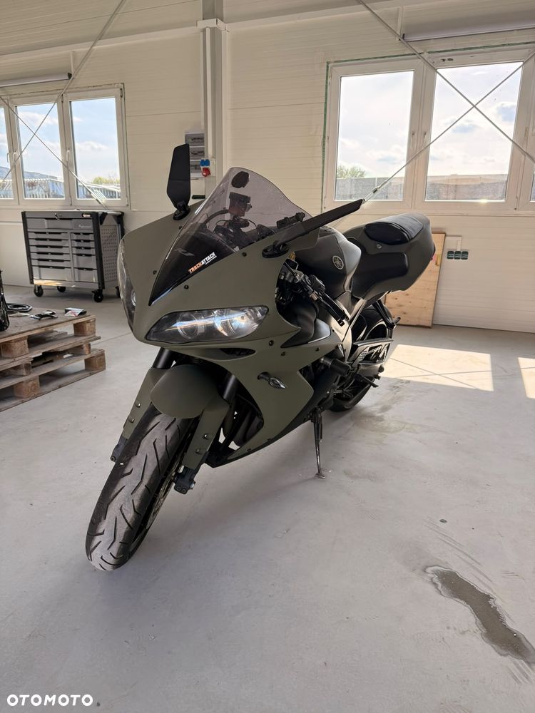 Yamaha R1 - 3