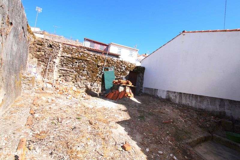 Prédio residencial à venda no Largo de São Pedro, nº 15 - Grande imagem: 2/6