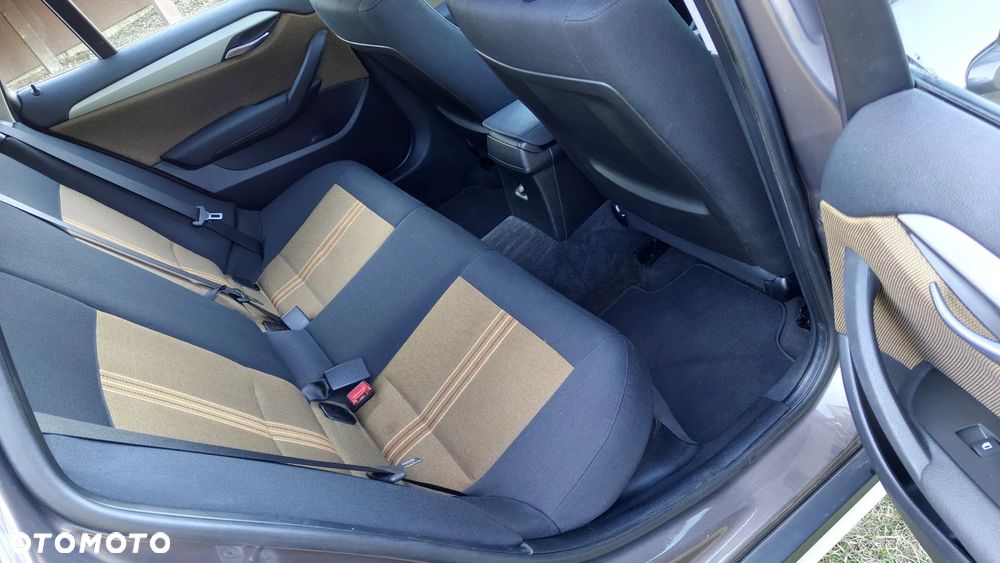 BMW X1 sDrive18d xLine - 29