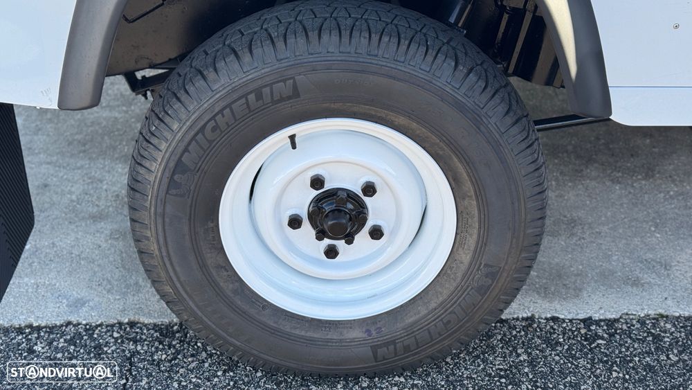 Land Rover Defender 110 DPF Station Wagon E - 45