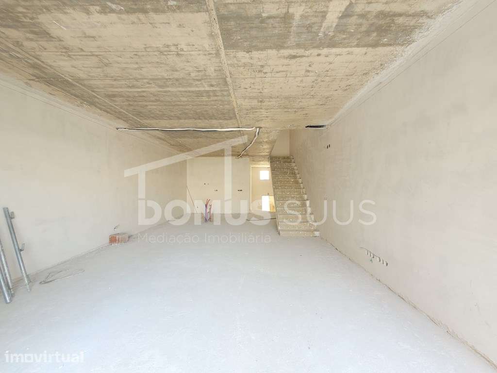 Moradia tipologia T4, inserida em condomínio fechado em construção - Grande imagem: 4/31