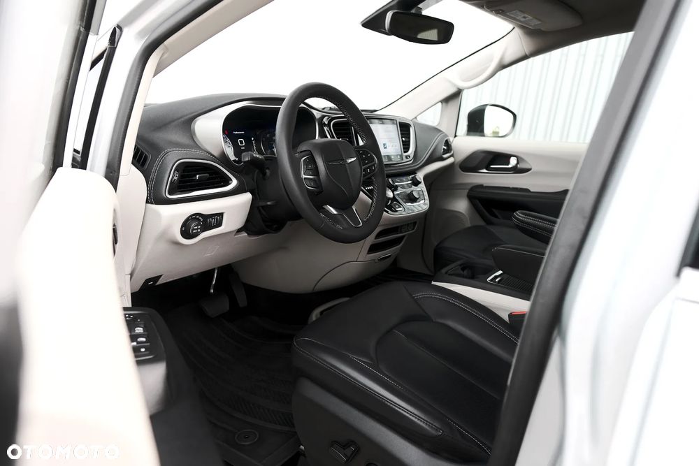 Chrysler Pacifica - 37