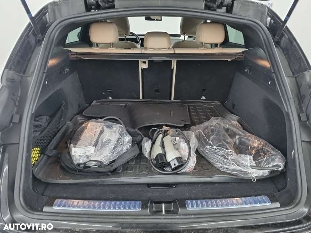 Mercedes-Benz EQC - 12
