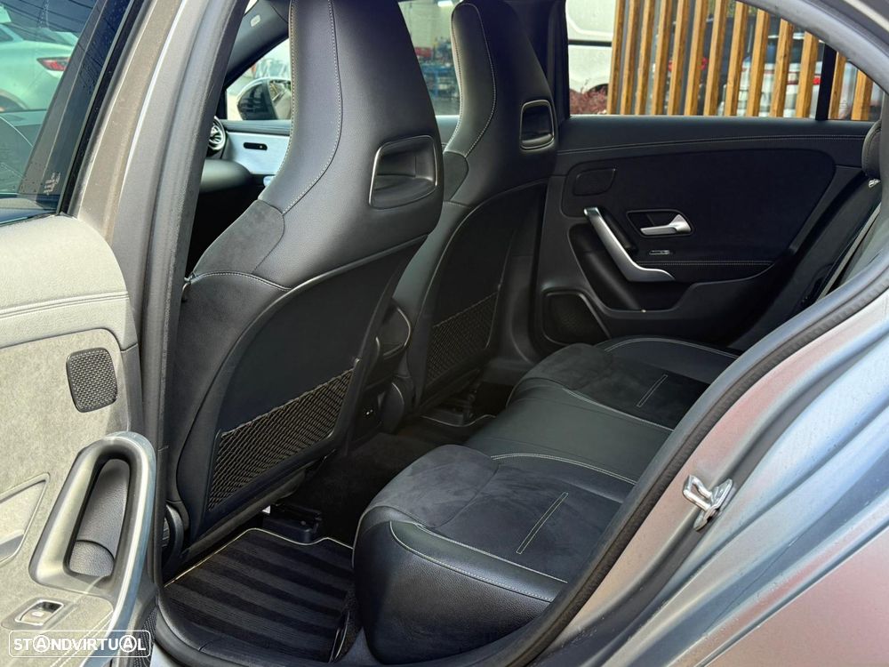 Mercedes-Benz A 250 e AMG Line - 13